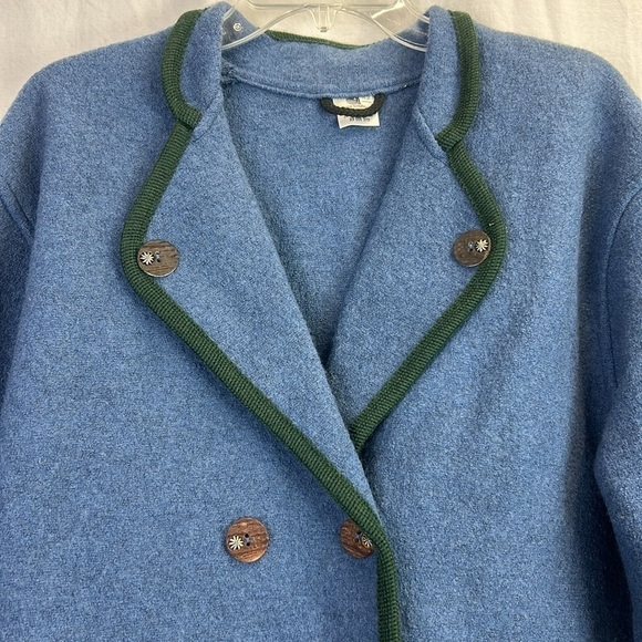 Reine Schurwolle 100% Pure New Wool Women’s Coat with beautiful floral buttons - Picture 5 of 12